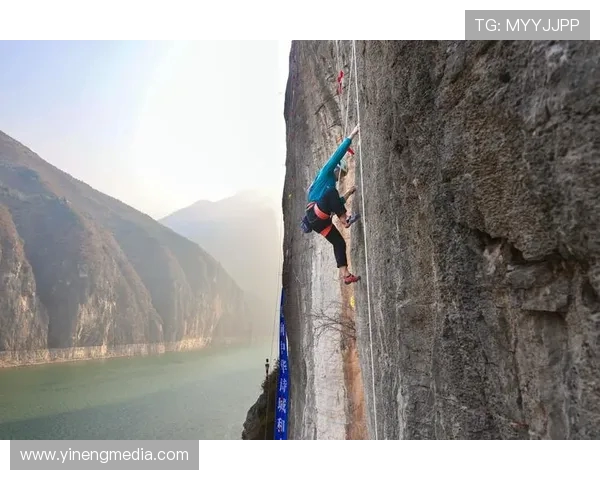 重庆攀岩队中路突破的成就与挑战分析探讨