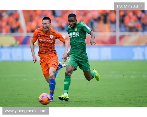 国安与鲁能激战22轮赛场争夺胜利荣耀的精彩对决