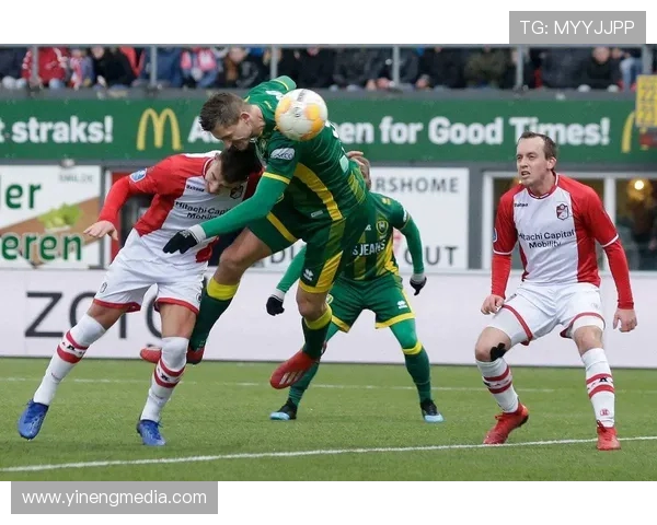 埃门与赫拉克勒斯的激烈对决揭示足球战术与团队合作的重要性